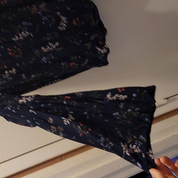 🌟🥂Shoulder cutouts Long chiffon sleeves floral shirt - Picture 10 of 12